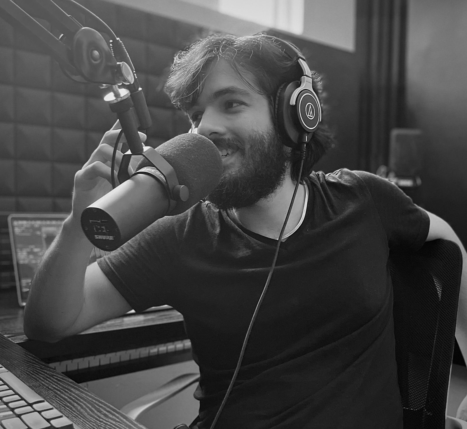 Bilingual voice actor Rafael Neve